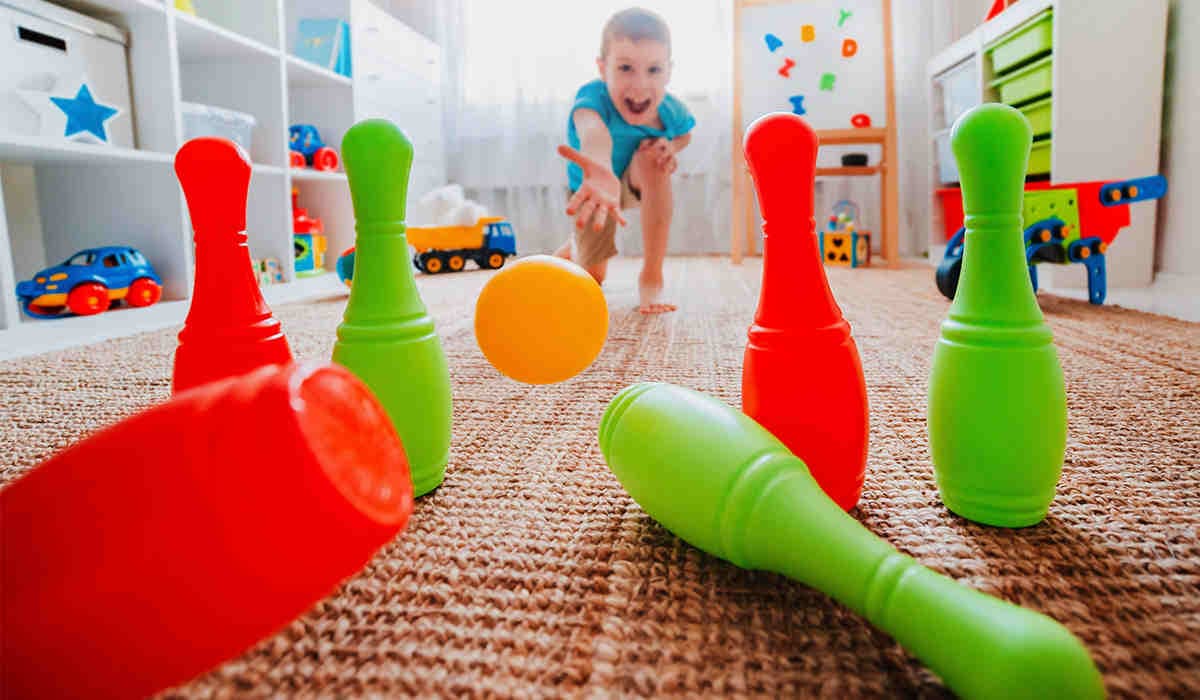 Unterhaltsame Spiele Kinder drinnen ohne Bildschirm