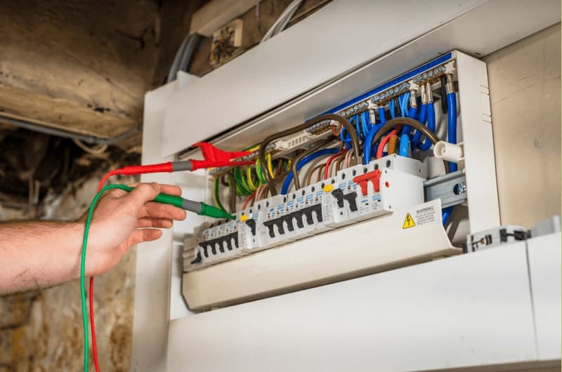 Häufige Fehler bei der Prüfung ortsfester elektrischer Anlagen vermeiden