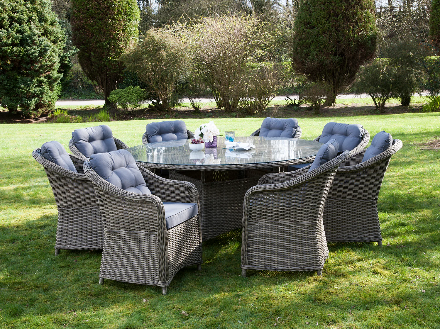Die besten Materialien für wetterfeste Gartenmöbel-Sets (Kaufberatung)
